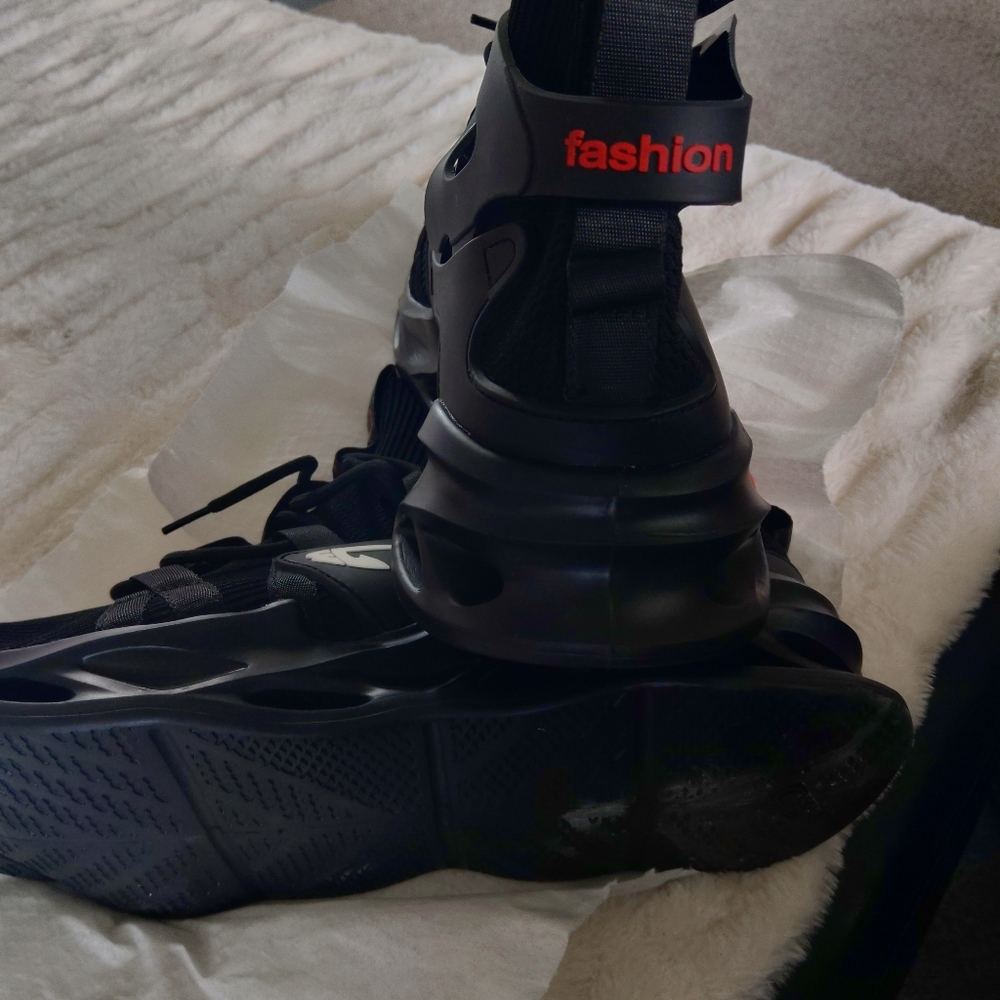 Basketball shoes